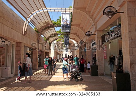 JERUSALEM, ISRAEL - AUGUST 26, 2015: People at modern Mamilla shopping mall  in Jerusalem, Israel. It\'s a popular open air shopping mall with hotels, cafes, boutiques and fashion stores.