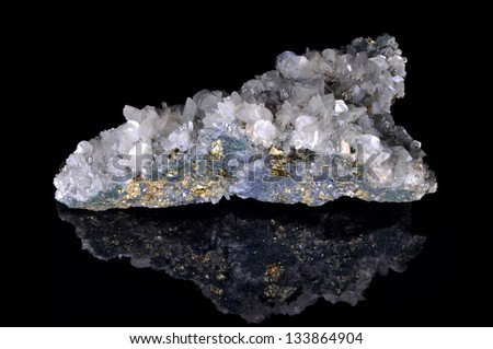 Quartz, pyrite and calcite, druse, aggregate