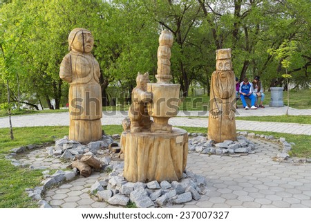 KHABAROVSK, RUSSIA - MAY 18, 2014: Wooden figures depicting characters of Russian fairy tales in the park Severniy