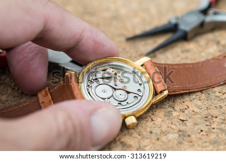 Details of watches and mechanisms for reparation, restoration and maintenance