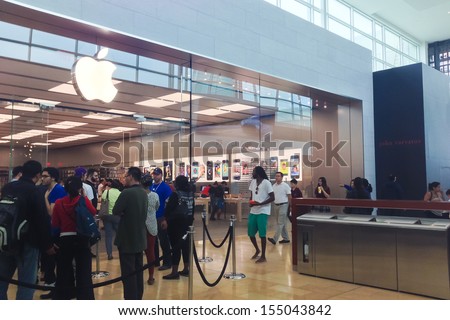 TORONTO - SEPTEMBER 20: People line up in front of the Apple Store in Toronto, Canada on September 20, 2013. Apple\'s newest iPhones, the 5C and the 5S go on sale across Canada this day.