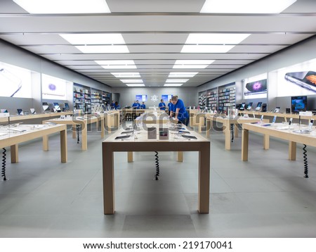 TORONTO - SEPTEMBER 19: Apple staffs prepare for the new iPhone launch at the Apple Store in Toronto, Canada on September 19, 2014. Apple\'s newest iPhones, the 6 and the 6 Plus go on sale this day.