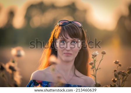 Beauty Girl Outdoors. Beautiful Model girl Dressed in Casual Dress on the Field in Sun Light.