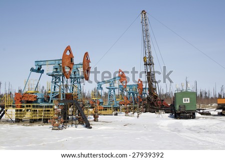 Oil extraction. Oil industry. Construction and mechanism in work
