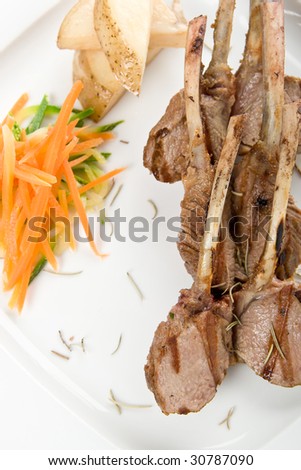 Grilled lamb chops with rosemary