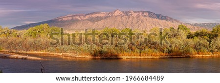Panorama of Sandia Mountains and Rio Grande Bosque from Rio Rancho Bosque Preserve Albuquerque  Foto stock © 
