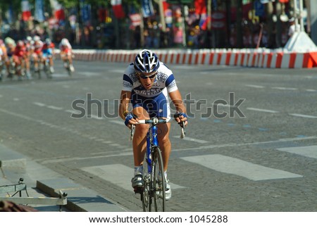 Lone Rider breaks away from pack - Paris Champs Elysees - 2004 Tour de France