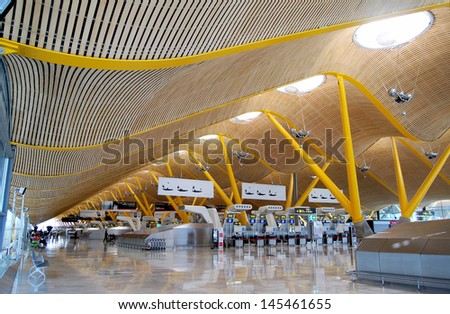 MADRID - JUNE 10. The Madrid-Barajas Airport is Spain\'s largest and busiest airport, characterised by a floating roof propped by an internal coloured structure, on June 10, 2007, in Madrid, Spain.