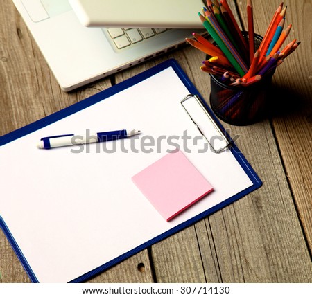 Digital tablet computer with sticky note paper on the old wooden table