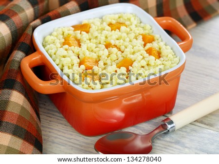 Pumpkin porridge into the orange bowl on the table