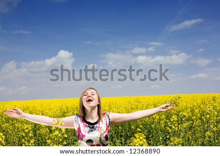 Outdoor freedom / Woman spreading her arms in the middle of a rapeseed field