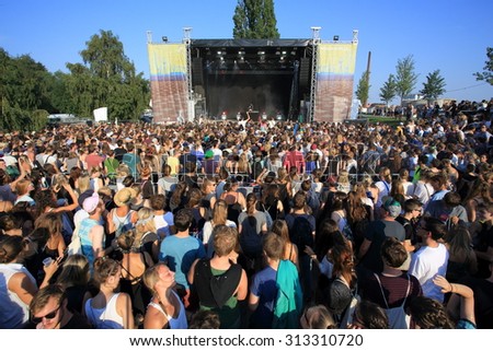HAMBURG, GERMANY - AUGUST 23, 2015: Concert crowd enjoying the DJ-Set of German DJ ALLE FARBEN at MS Dockville Festival on August 23, 2015 in Hamburg.