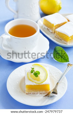 Baking Sheet with Homemade Citrus Fruit Lemon Bars, Cake Cookies - Stock Image