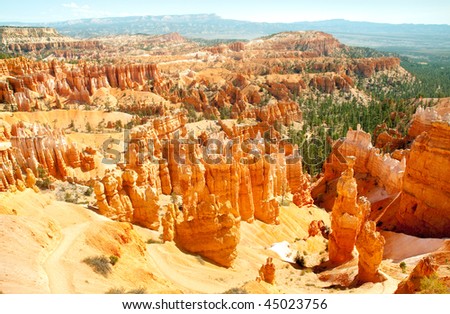 Sunset Point view of orange hoodoo rock formations and Thor\'s Hammer
