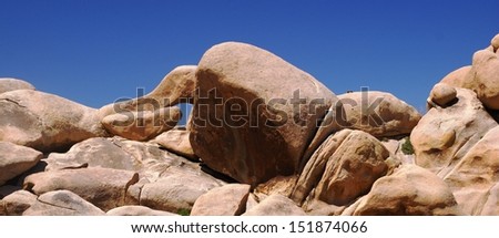 Arch Rock Nature Trail in Joshua Tree National Park - California