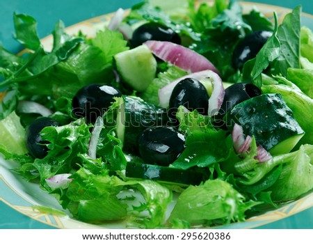 Zahter salatasÃ?Â±  - Mediterranean salad with green leaves, olives and onions