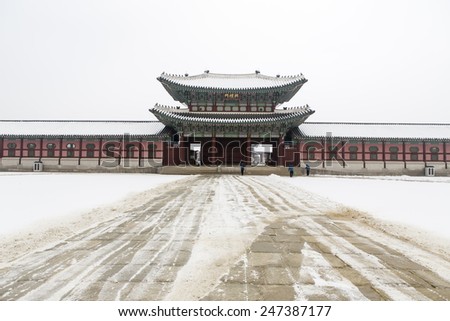 must see beautiful gyeongbok palace in soul, south korea - in winter
