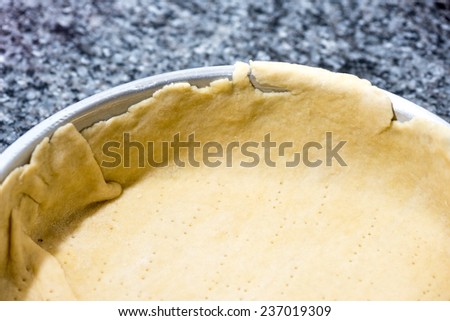 Details on a pre-baked pastry before it get filled with onion sauce to cook a cake.