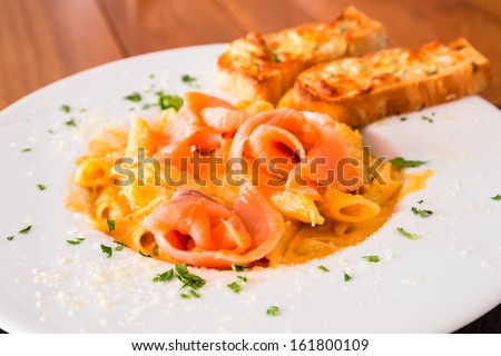Penne in white sauce with smoked salmon