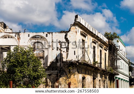 Crumbling buildings in Havana