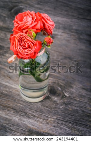 Pink roses  in a vase on wooden desk