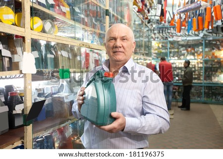 man holds  motor oil in  auto  parts store