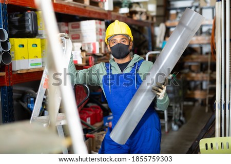 Latin plumber cleaning thick