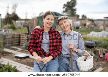 Similar – Foto Bild Zwei unterschiedliche Gartenzäune an einer Ecke