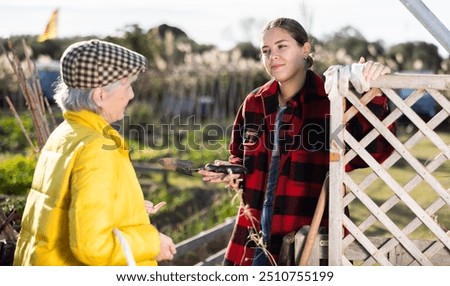 Similar – Foto Bild Zwei unterschiedliche Gartenzäune an einer Ecke