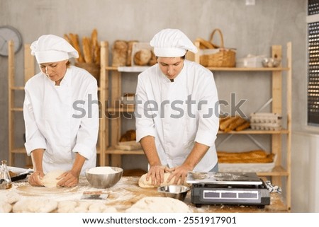 Similar – Foto Bild Zwei männliche Bäcker bereiten im Ramadan traditionelle türkische Pita zu und erhitzen sie