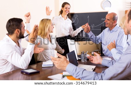 successful female expert makes a presentation at a meeting in the office