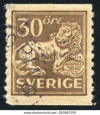 SWEDEN - CIRCA 1921: stamp printed by Sweden, shows Heraldic lion supporting arms of Sweden, circa 1921