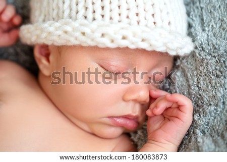 The sweet dream of newborn in a white hat