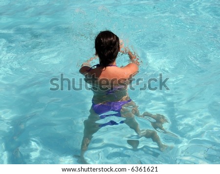 The girl in pool, aerobics in water