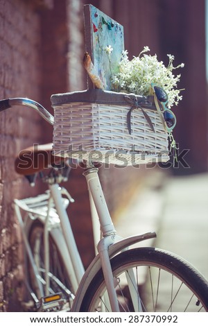 Hipsters bike with a basket of flowers and art design