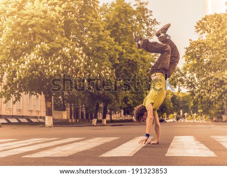 Man walking on hands upside down 商業照片 © 