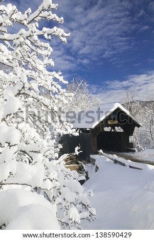 Snow blanketed Emily\'s covered bridge in Stowe Vermont, USA