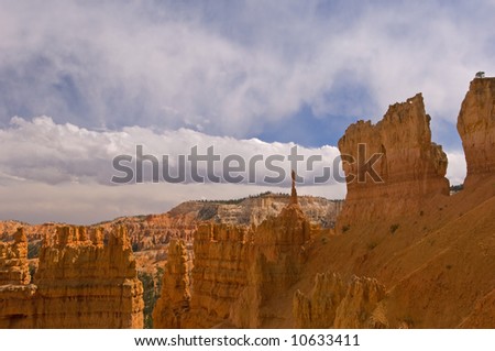 Landscape of hoodoos and rock wall, Bryce Canyon National Park, Utah, USA