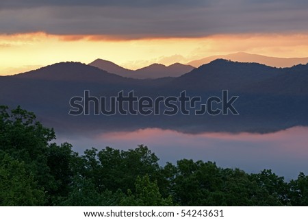 Sunrise West Foothills Parkway, Great Smoky Mountains National Park, Tennessee, USA