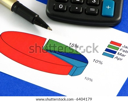 A black pen and a calculator with a big blue sum key over a pie chart on top of a blue background.