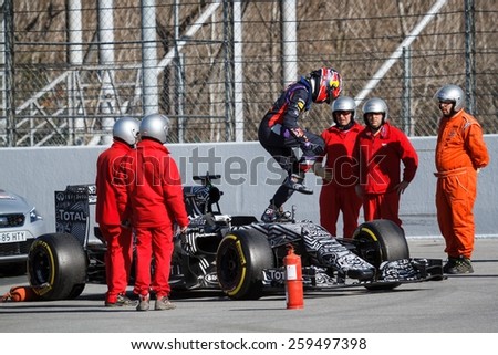 BARCELONA - FEBRUARY 27: Car of Daniil Kvyat of Infiniti Red Bull Racing F1 team stops at Formula One Test Days at Catalunya circuit on February 27, 2015 in Barcelona, Spain.