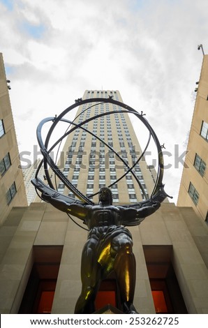 [2013-12-25] Atlas statue in front of Rockefeller Center, NYC facing St. Patrick\'s cathedral. This 15 feet bronze statue was created by sculptor Lee Lawrie and installed on this location in 1937.
