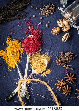 Spices from Zanzibar: turmeric, saffron, cumin, vanilla, pepper, nutmeg, cloves ans anise.