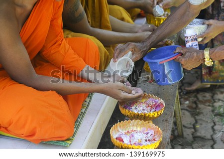 PENDANG,MALAYSIA - APRIL 13: Unidentified Thai people showering monk in \