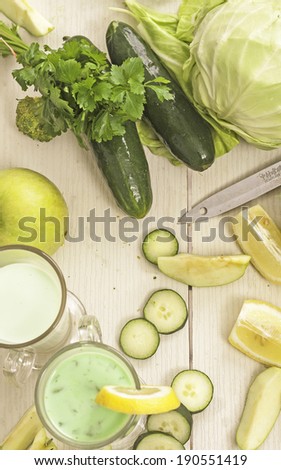 green smoothie,organic fruits and vegetables