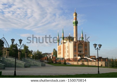 Almetyevsk Mosque Riza Fakhretdin name, street Marjani in summer