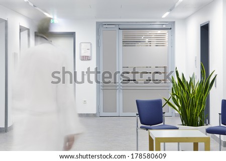Entrance door with running doctor in hospital