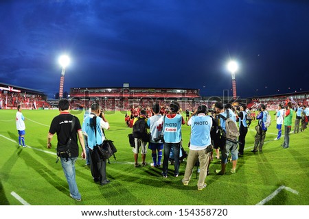 BANGKOK,THAILAND-SEP 14:The local media working during football Thai Premier League 2013 between Muangthong United and TOTSC at SCG stadium on Sep 14,2013 in Thailand.