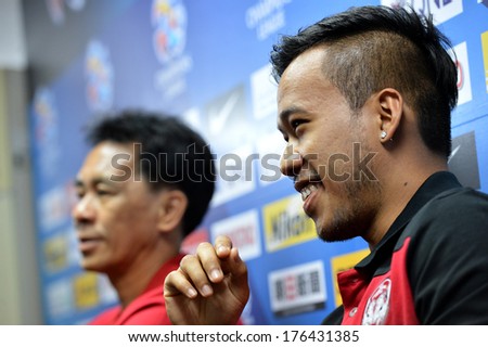 NONTHABURI-FEB7,2014:Datsakorn Thonglao (R) player of MTUTD in action during press conference AFC Champions League 2014 between MTUTD and Hanoi  at Chonburi Stadium on February7,2014 in Thailand