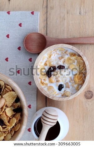 Corn flake with currant dried fruit ,cashew nuts and milk